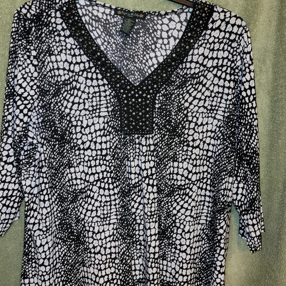Suzie in the City Blouse Size 2X-Large
